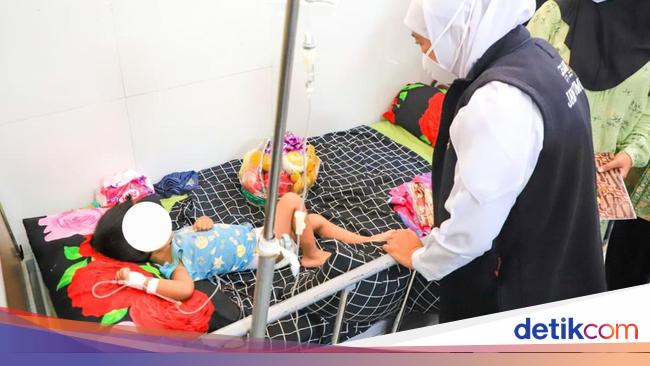 Khofifah asked to strengthen cooperation to overcome measles in Sumenep