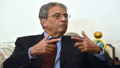 إعلامي مصري يهاجم عمرو موسى بسبب مبلغ خيالي