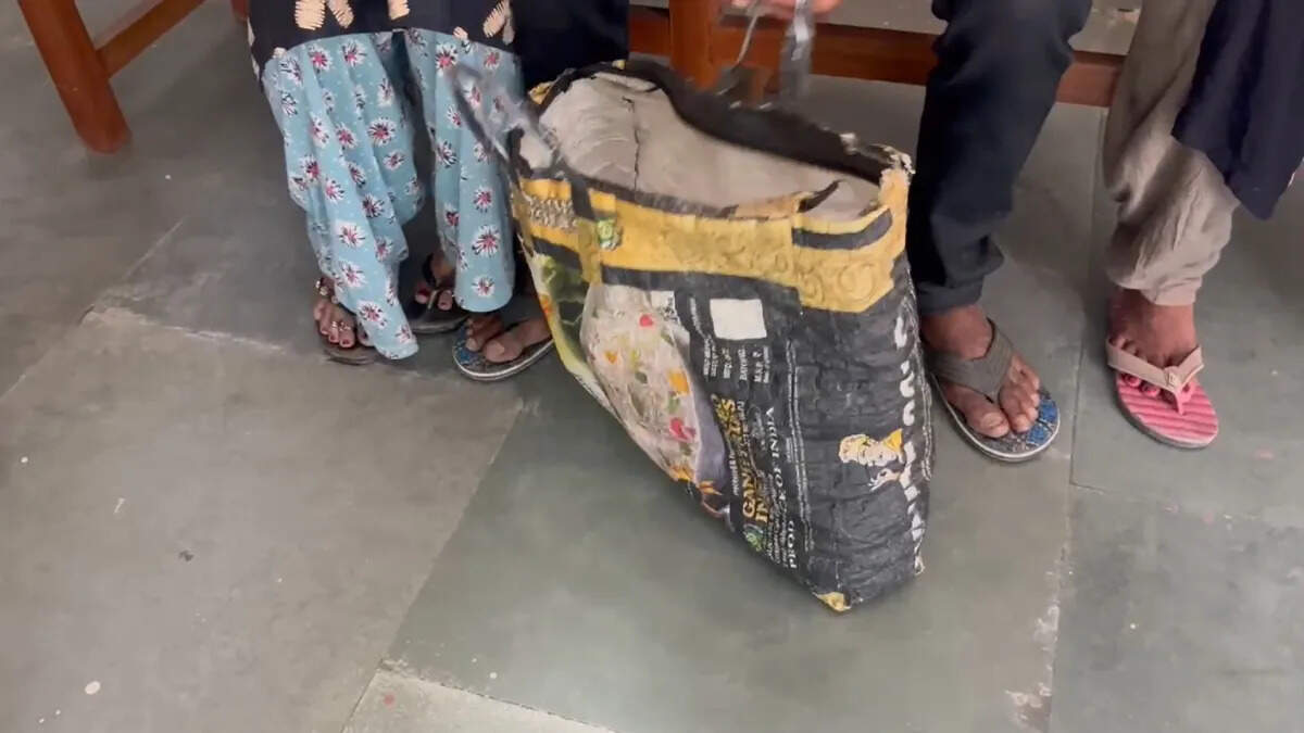 Newborn dies due to a lack of treatment in Lakhimpur Kheri, DM office has reached the father’s bag