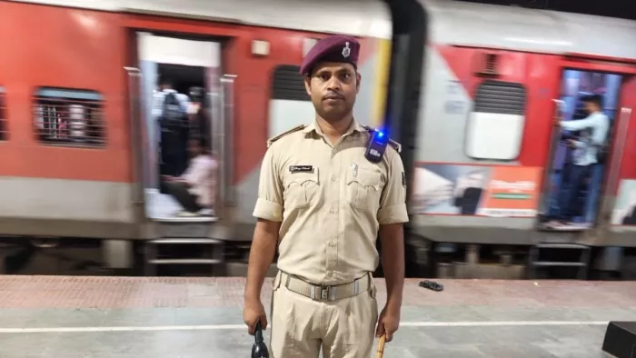 Muzaffarpur Railway: Body Warne Camera Grp, Trains are automatically captured by Miscreats – Muzaffarpur Grp equipped with body lust cameras
