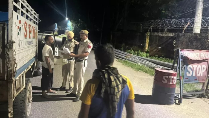 Mask on the face and the bag on the shoulder, asked two armed suspects for food; BSP and police started search operation – Pathankot search operation was launched after suspected armed men saw near the border