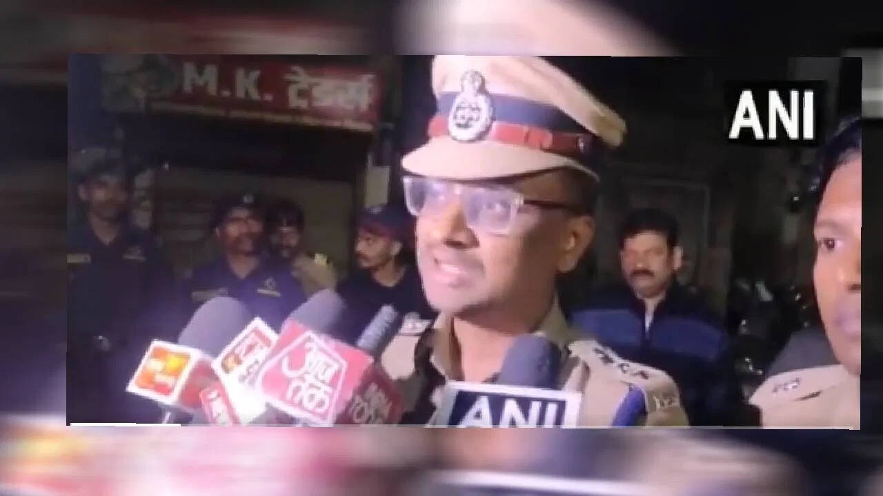 The debate between two groups in Kolhapur suddenly became violent, what happened