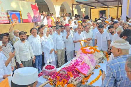 Congress leader Colonel Sonaram Chaudhary’s funeral with military and state capacity