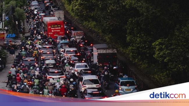 DKI Jakarta Provincial Government assesses the downfall or overflow to overcome traffic in TB Simatupang