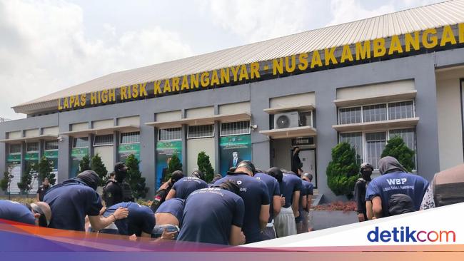 196 prisoners with high risk were moved to nusakambangan, a total of more than 1.300