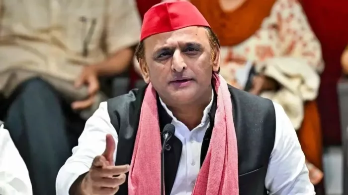 UP Political News: Akhilesh Yadav, president of the SAMAJWADI PARTY, has targeted the government and Electoral Commission with the help of Song -the political news of the Samawadi -Party, Akhilesh Yadav, attacks on the government and the India Election Co