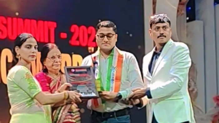 Lal Dr. Satyanarayana of Guthni improves Bihar’s Honor, Iconarayan Gupta receives an iconic award in Vietnam in Vietnam