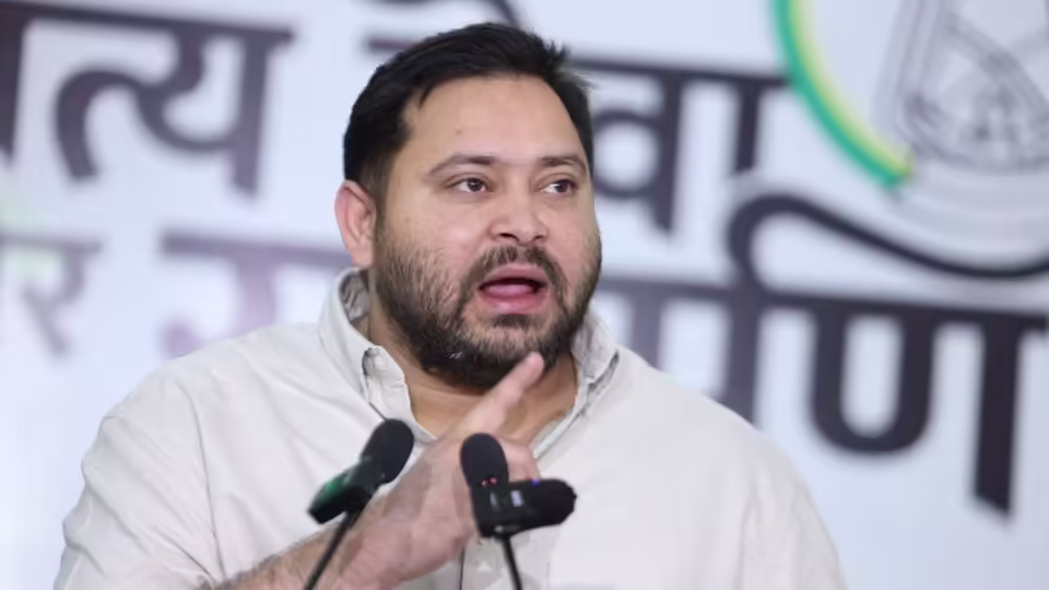 “Who is afraid of Fir?”, Matter that was submitted in Maharashtra, now the answer of Tejashwi Yadav, which divisions were imposed against RJD leader? File