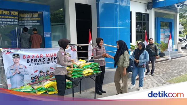 Pollesta pati keeps cheap food movement, spreads 6 tons of rice for residents
