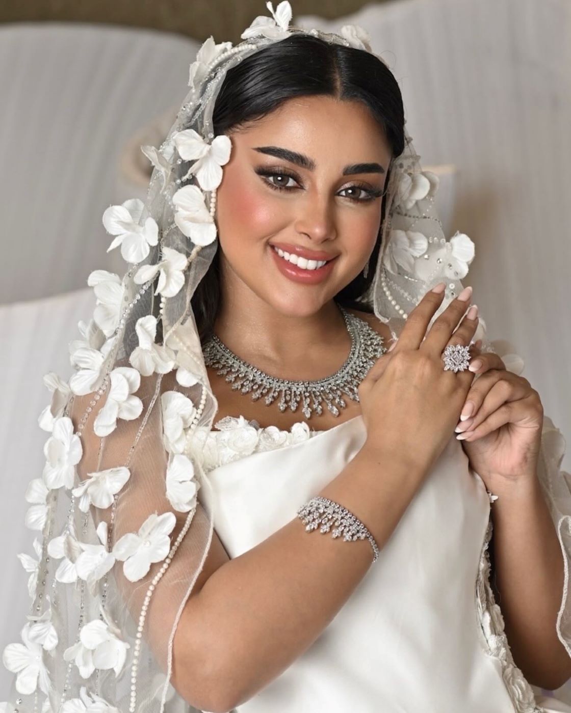 أساليب مكياج مثالية لكل نوع بشرة مع أخصائية التجميل السعودية شهد عبد الرحمن. اكتشفي أسرار…