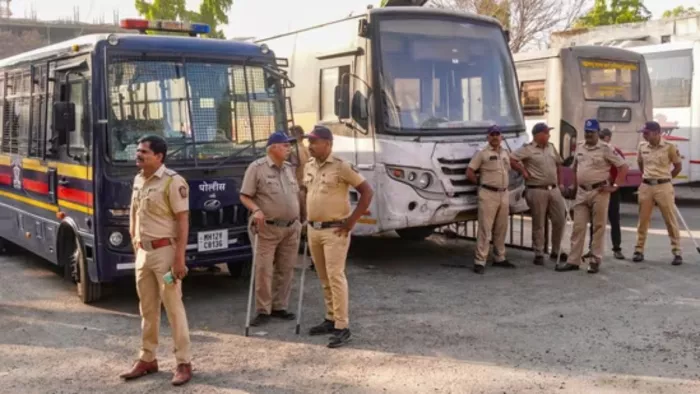 Case filed against 200 people in Kolhapur cause, 31 identity; Bricks were fierce in two groups – Kolhapur Violence Police File Affairs by 200 after arson