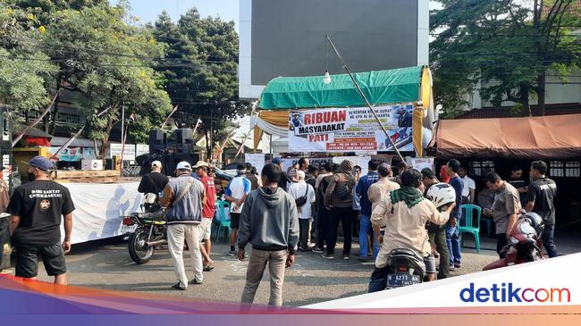 Pati residents hold a peace action, Surati KPK asks Sudewo regent to be arrested