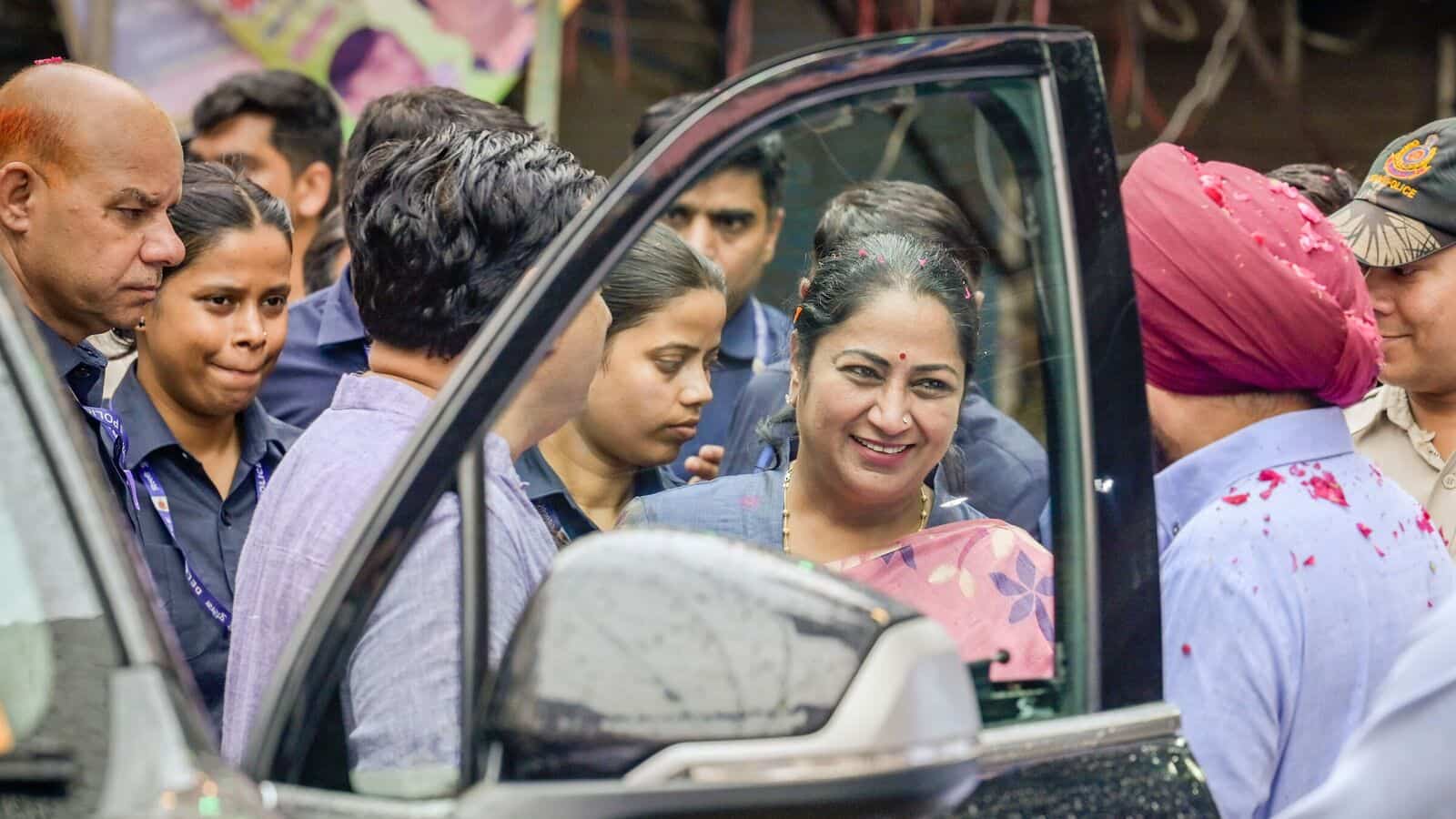 Center recalls CM Relha Gupta’s Z-Category CRPF Security, Delhi police to provide protection