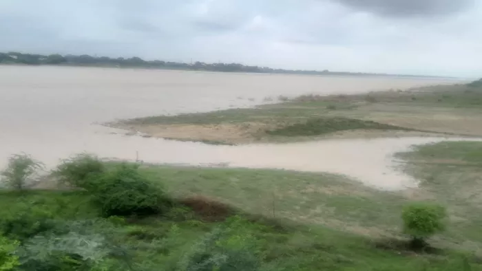 KANPUR NEWS: Yamuna’s increased water level … flooding again, water reaches the countries, administration alert – Kanpur News Yamuna Rivers Rivers water Levels causes flood warning