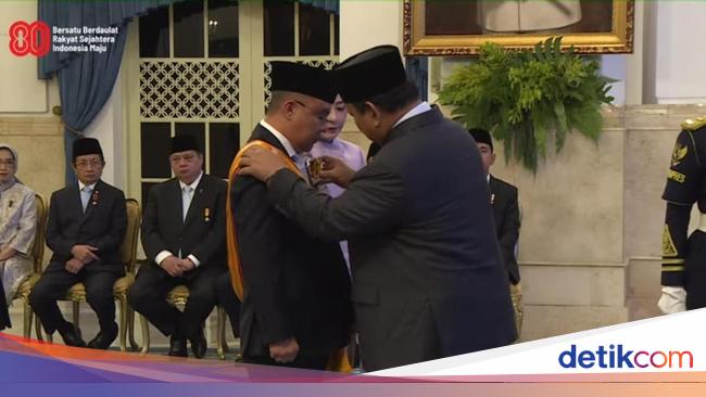 Moment Prabowo Annugat star of the main republic of Indonesia to Dasco