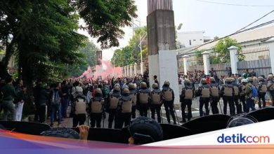 The mass of August 25th Demo is still behind the DPR from 2 directions