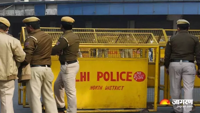 Cabinets, salon and delivery boy’s work … Miscreats fired two places; Once police caught police, Ugla Raj – NCR Delhi Police 3 arrested 3 with illegal arms in Daryaganj