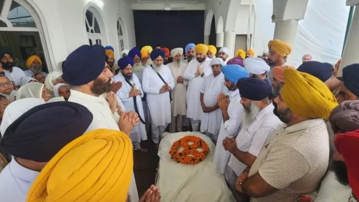 The daughter of the former SGPC chief of Longwal’s daughter died due to prolonged disease. These great leaders were present at the funeral – the former SGPC head of SGPC, SGPC Singh Longowals, passed