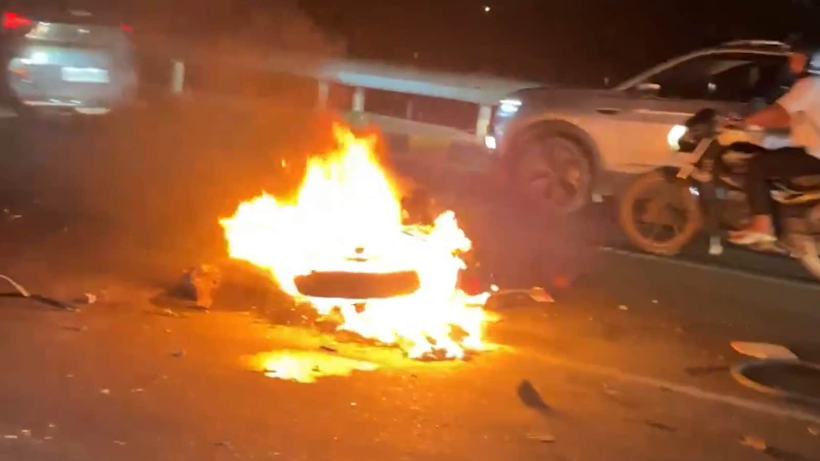 Patna: Two children who were found dead in the car in drapuri are major protests on Atal Path – Video