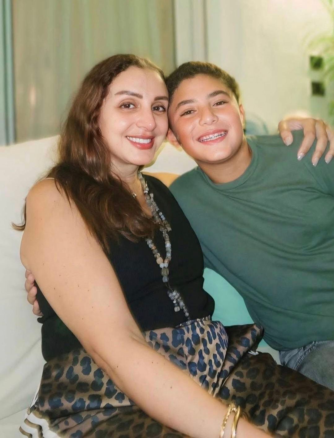 أول ظهور للفنانة أنغام بعد عودتها من رحلتها العلاجية في ألمانيا، حيث شاركت جمهورها صوراً برفقة…