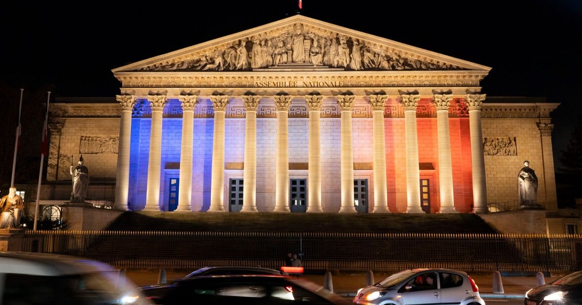 The possibility of the collapse of the French government begins a wave of sale for French assets