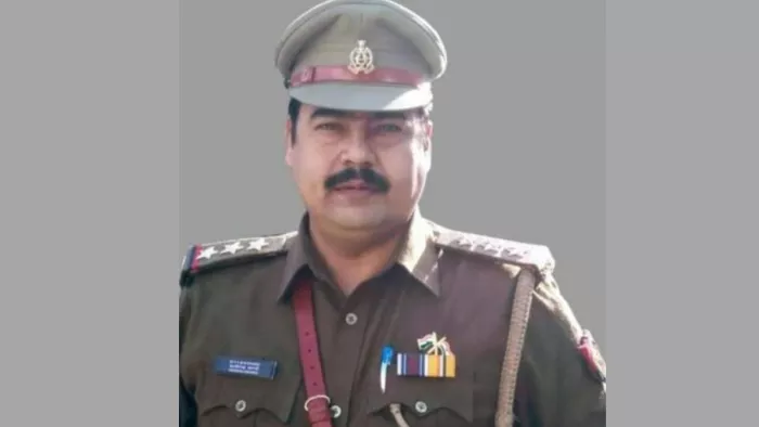Record against work brave and corruption … name inspector Yatindra Sharma; Honesty became an example in 1 crore -shopping case -Police inspector Yatindra Sharma Bravery Medal Medal Meetings and Anti -Corruption Record arrested Businesser Honesty in 1 Cr