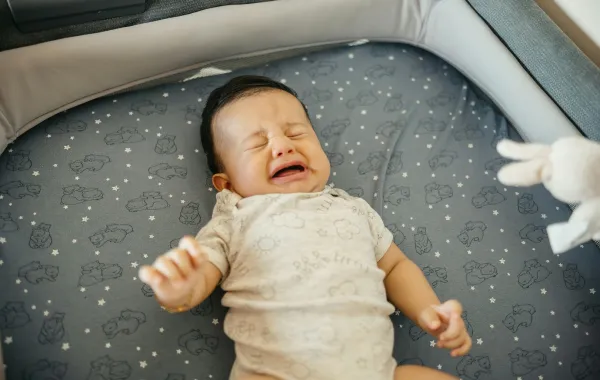 7 أسباب رئيسية لبكاء الرضيع.. كيف تقرئين رسائله؟