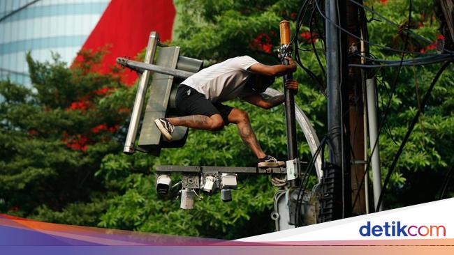 The provincial government of DKI Jakarta will report police after the CCTV at the penjompongan was damaged by the protesters