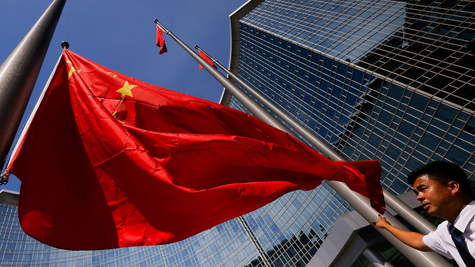 Rich Chinese cities suffocates poor