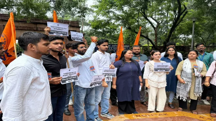 ABVP’s performance against one lakh effects in the DUSU election, Du administration accused of ‘Anti -Student’ policy -NCR abvp protests one lakh relationship for the DUSU election candidacy