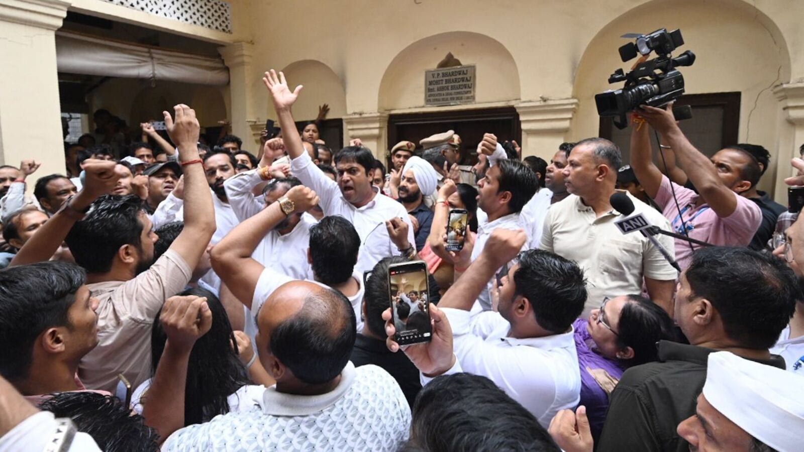 “Tuesday arrested three times during ED attacks,” says Saurabh Bharadwaj, leader of the monkey