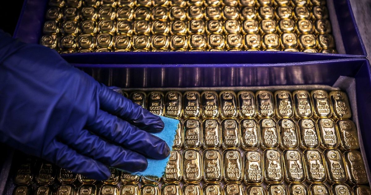 Gold prices have been in the midst of anticipation of US personal consumption data