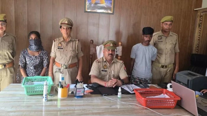 Buyfriend called home at night, and Brother saw the sister Rangrelia four; Murder case resolved by Etah police, arrested sister at her lover in Jalesar Etah