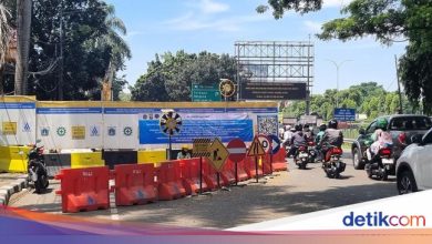 There is a new excavation point in TB Simatupang, covering almost half the way