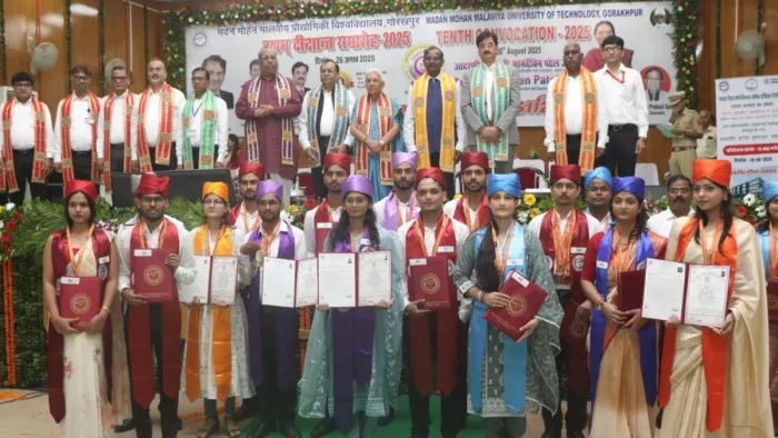 MMUT का 10वां दीक्षा समारोह: गले में पड़ा पदक तो चमक उठी मेधा, 19 टॉपरों को मिला 45 स्वर्ण पदक – Gorakhpur MMMUT Celebrates 10th