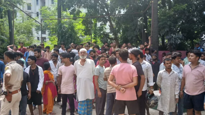 The student set herself on fire, lifted at the school gate, the police reached the place! – Student set herself on fire in a school in Patna Commotion at the school gate police responded the place
