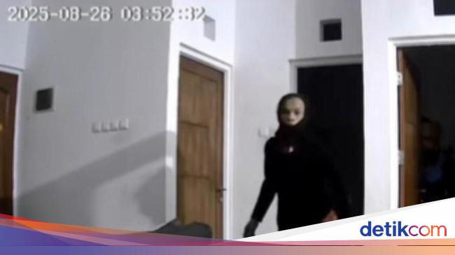 Like a ninja, thieves breaking buffalo jackets the houses of residents in depok