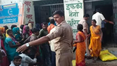 Why did the crowd suddenly increase in committees in UP? The police had to come to control – farmers protested on the demand for fertilizer deficit