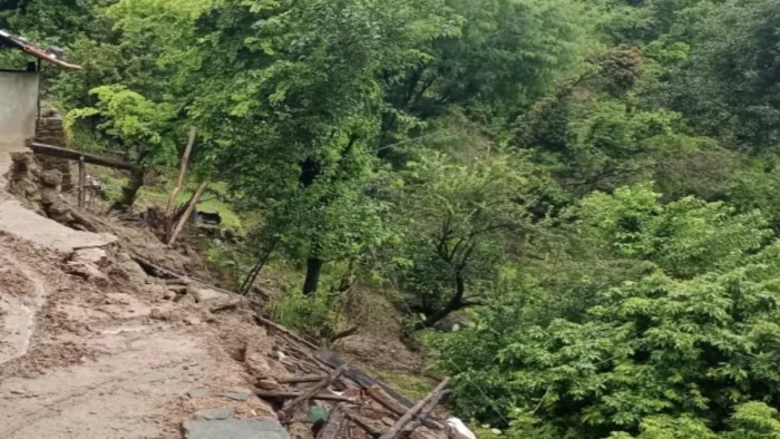In the Rajouri district, heavy destruction in the border area due to rain, dozens of raw houses fell, forced to live under the open air – heavy destruction in the border area due to rain in the Rajouri district dozens of Kutcha houses collapsed