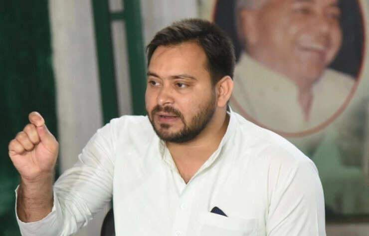 Tejashwi Yadav’s attack of the voter Adhikar Yatra’s stage! Nitish government accused of being bribery of 4 thousand crores, viral footage seen here