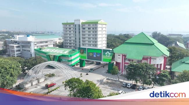 Vice -Chancellor said Dwi Hartono Makan has broken new students’ allowances Unissula