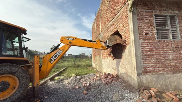 In these two colonies of Gurugram, Fel Thunder Bullying, many constructions demolished; There was a stir among the people – NCR Gurgaon Bulldozer Action News illegal colonies demolished in the downfall