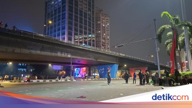 The mass of the demonstration of the DPR has begun to spread, the traffic in the slipi direction gradually normal