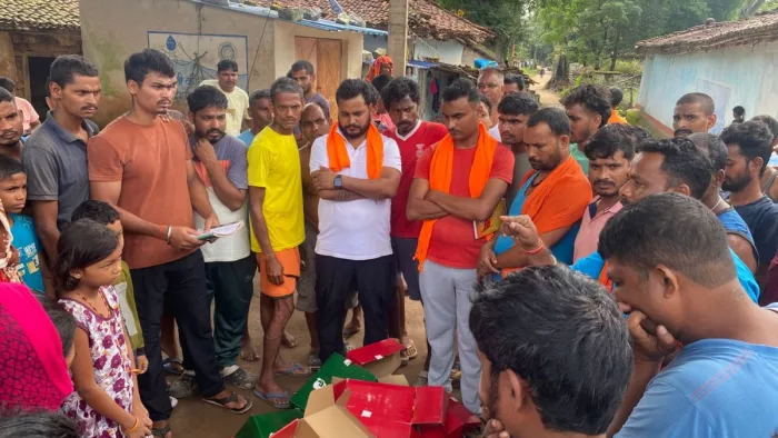 Bible education is given to children about the pretext of teaching in Gumla, Bajrang Dal has expressed strong protest – allegations of religious conversion under the form of teaching