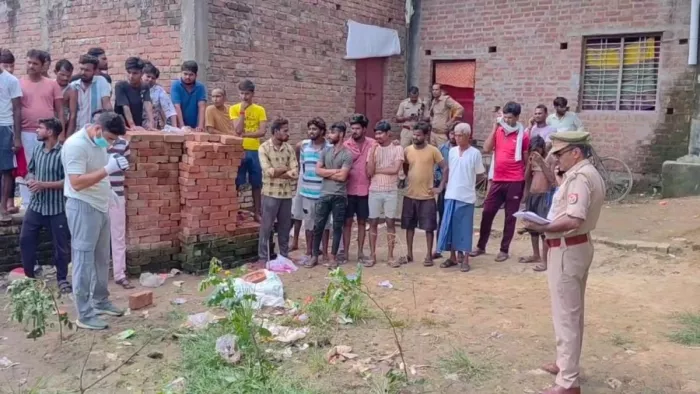 Up News: Between thieves and drones in Etawah the child was strangled to death, the police investigated – the 12 -year -old boy of Etawah was killed while scraping scrap for scrap