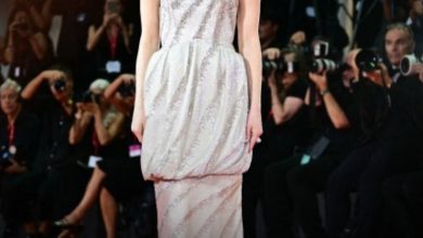 بعد سنوات من الغياب، عادت النجمة إيما ستون Emma Stone إلى السجادة الحمراء في مهرجان فينيسيا…