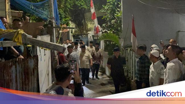 Prabowo came to the Funeral House of Affan Kurniawan killed by Rantis Brimob