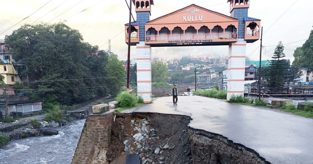 Himachal Flood LIVE News: बिजली गुल, नेटवर्क गायब! मणिमहेश में फंसे हजारों लोग, राहत बचाव में जुटा प्रशासन
