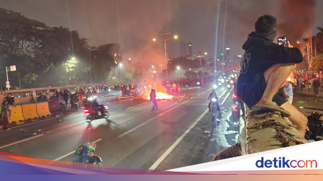 Situation of Jakarta Tonight: Mass in Polda-DPR Drive, Quite Disband