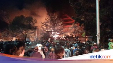 Ricuh, South Sulawesi DPRD building is also a fire